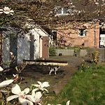 Mit Garten In شقة *