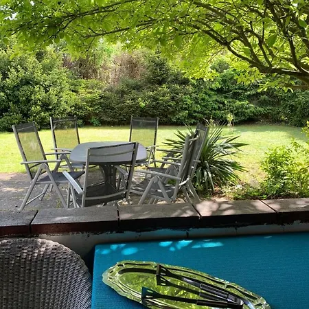 Appartement Mit Garten In *