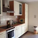 Mit Garten In *